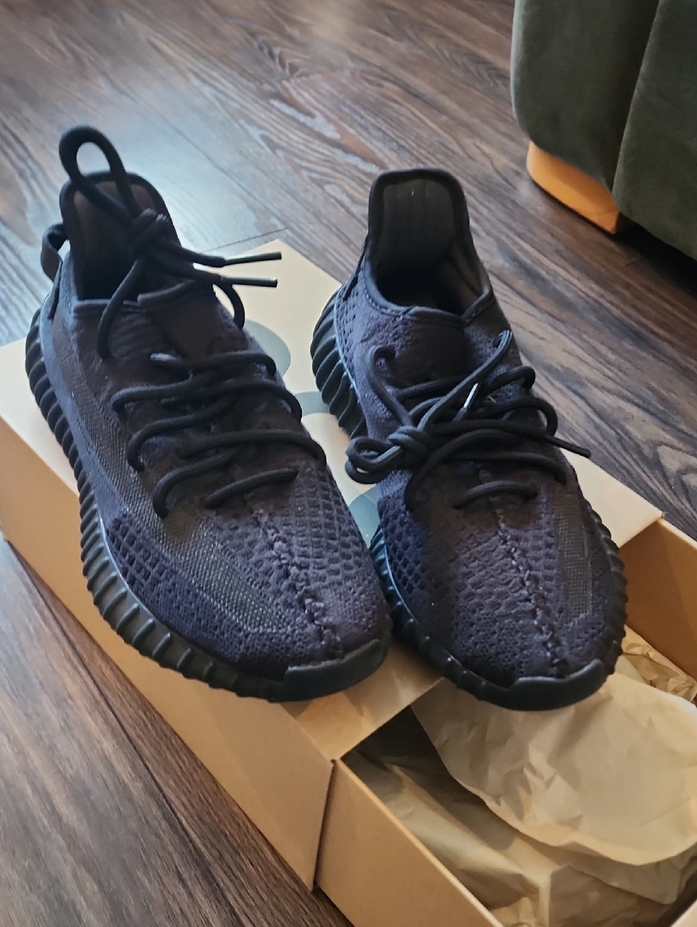 Yeezy Boost Sneakers - Black
